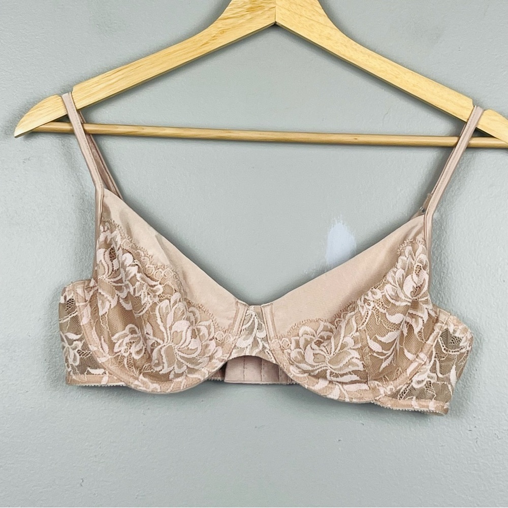 Wonderbra blush lace detail underwire soft cup bra, 36C.